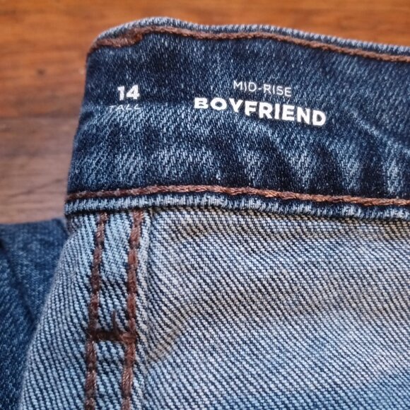 OLD NAVY mid rise boyfriend cut off jeans in Vina (14 tall) - Picture 8 of 14